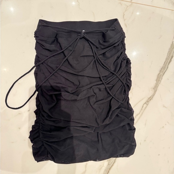 Princess Polly Black tie-up skirt size 2 - Picture 1 of 3